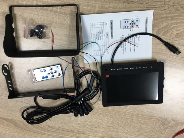 Monitor quad 7 inci dengan skema 141